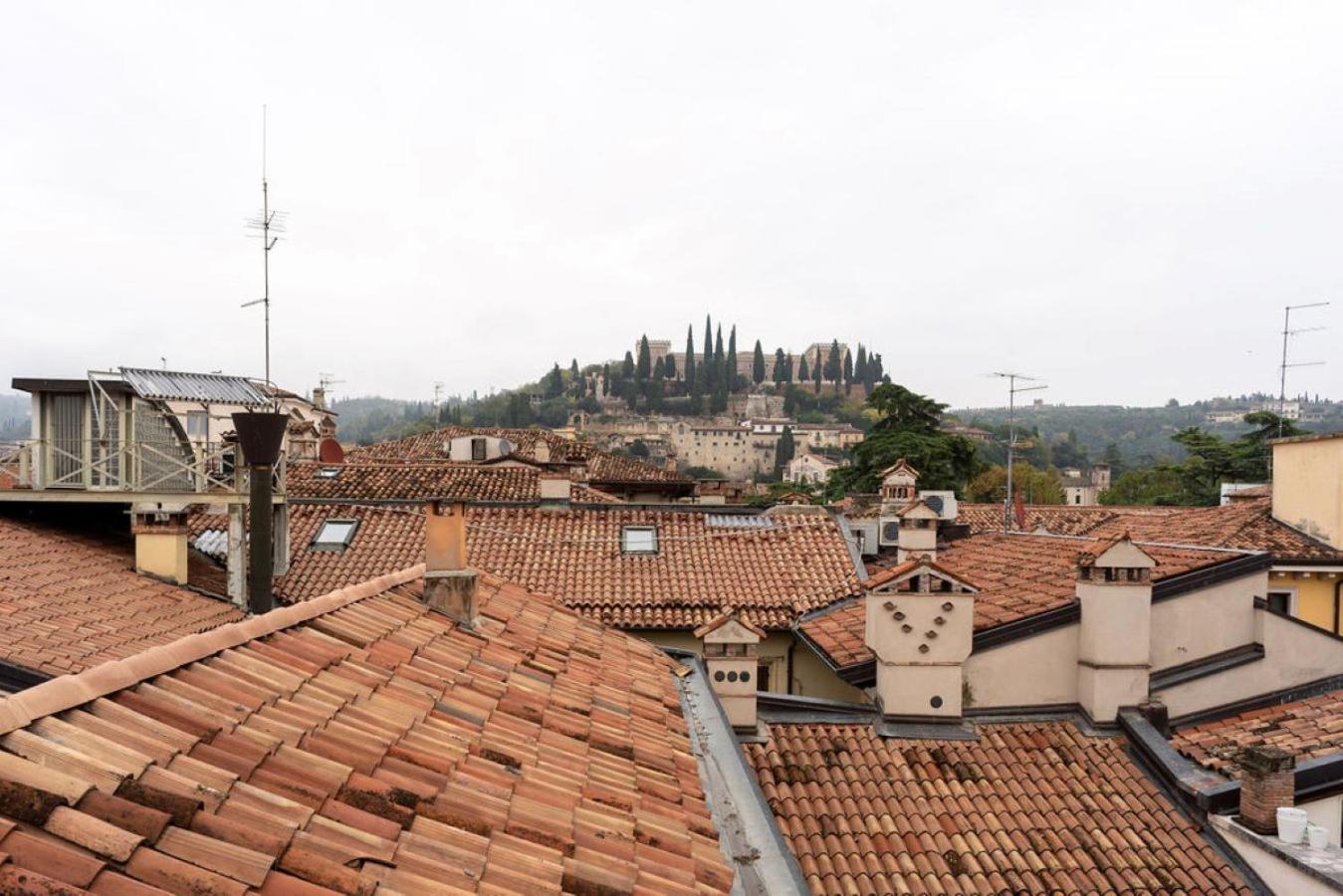 Sweethome Domus 250Mq Nel Centro Di Verona Con Vista Sul Teatro Romano — Photos 1