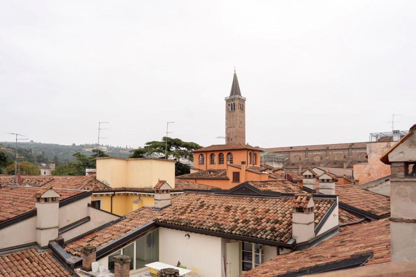 Sweethome Domus 250Mq Nel Centro Di Verona Con Vista Sul Teatro Romano, Verona