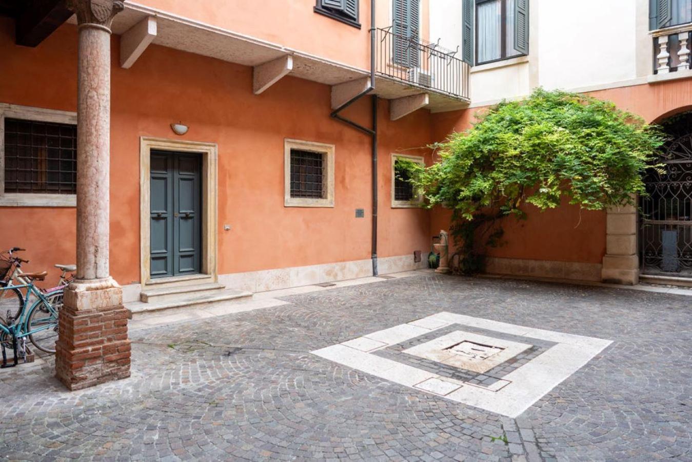 Sweethome Domus 250Mq Nel Centro Di Verona Con Vista Sul Teatro Romano — Photos 2